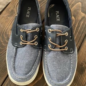 Boys Children’s Place boat shoes size 5